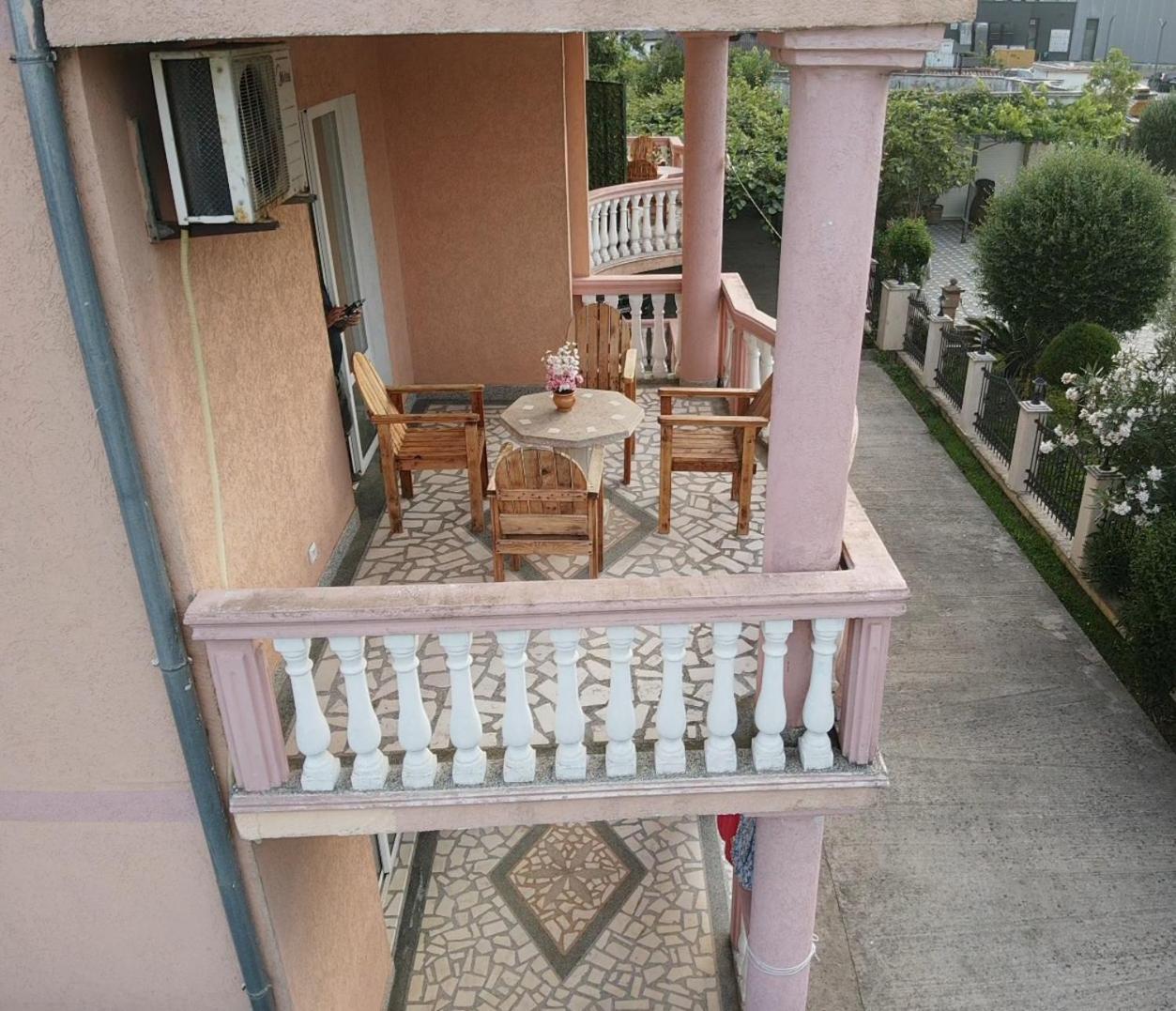 Kurt Apartaments Улцин Екстериор снимка