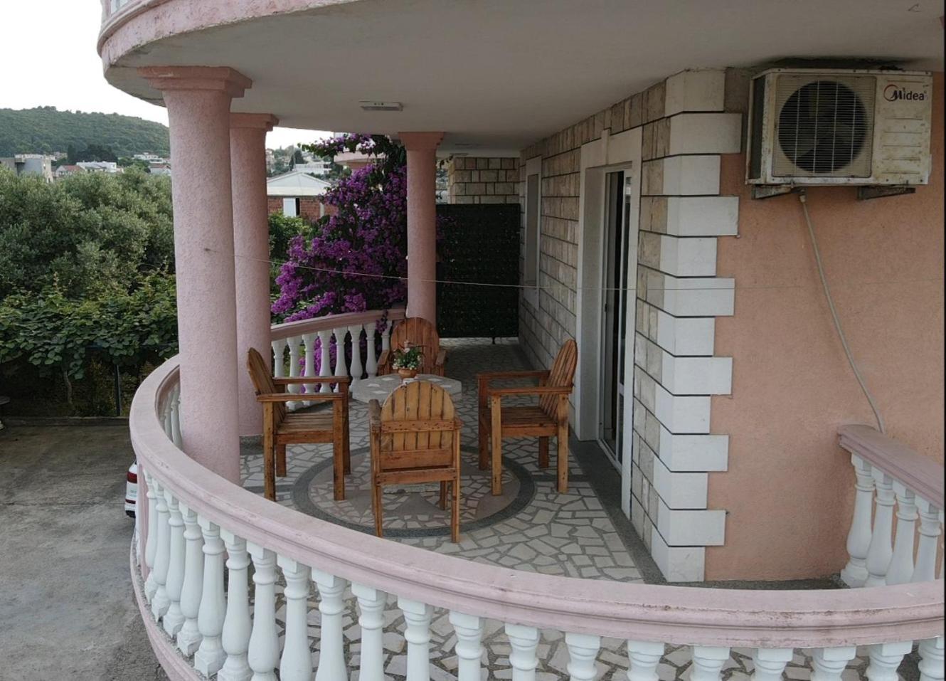 Kurt Apartaments Улцин Екстериор снимка