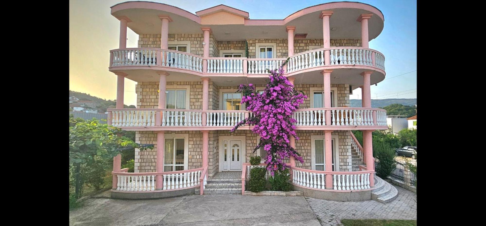 Kurt Apartaments Улцин Екстериор снимка