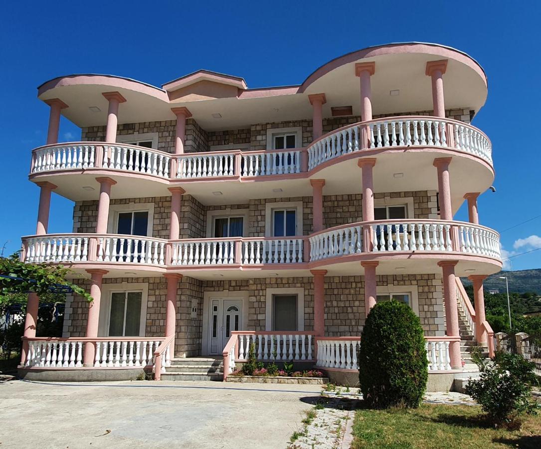 Kurt Apartaments Улцин Екстериор снимка